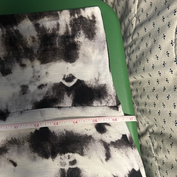 Gray/black/white skirt - Picture 5 of 5